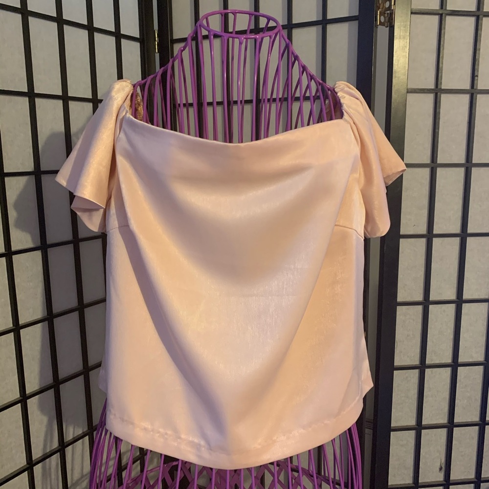 Beautiful off the shoulder top, size L